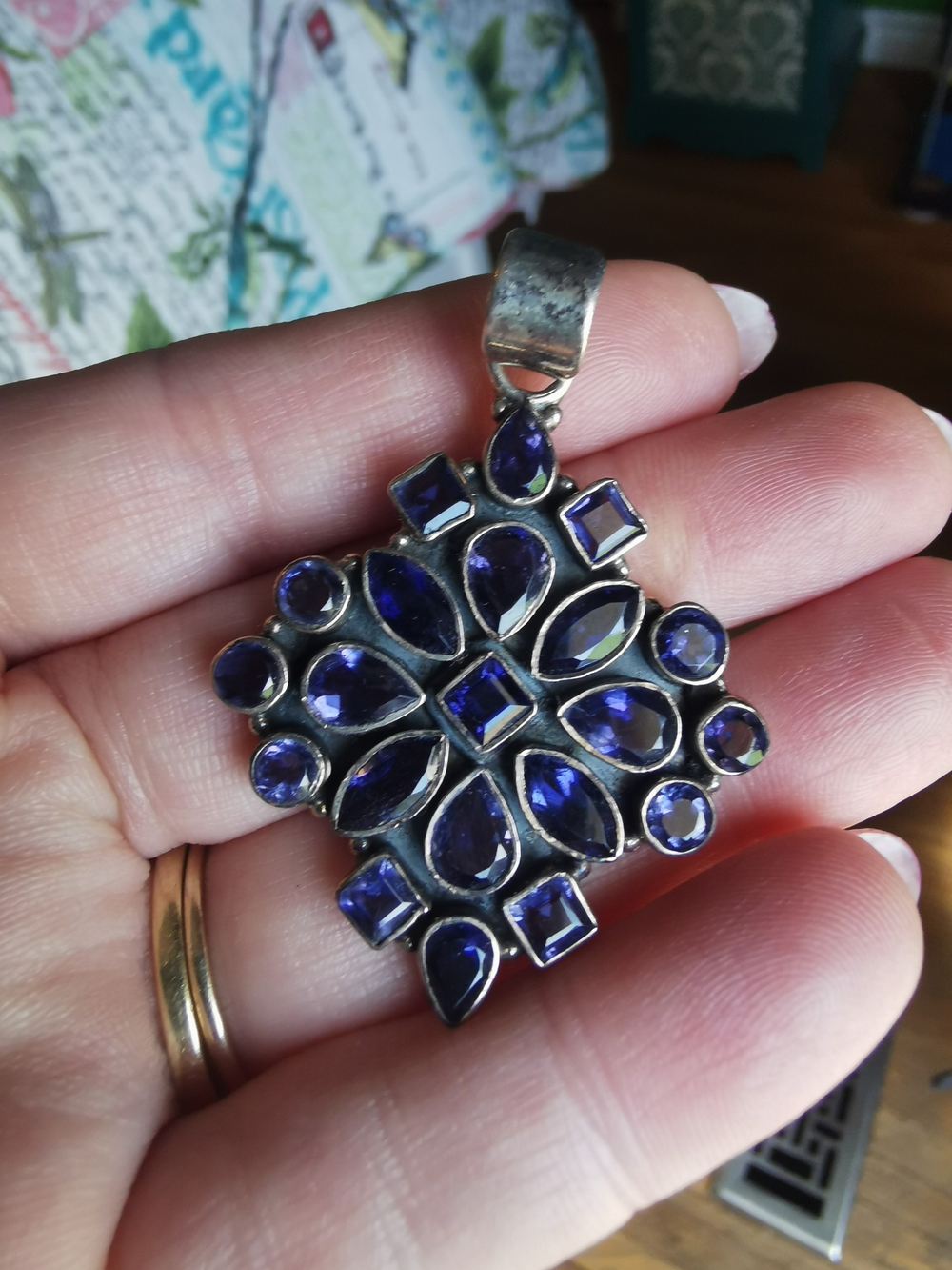 Sterling Silver Deep Blue Gemstone Floral Pendant 925